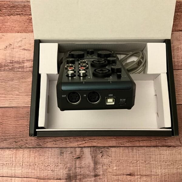 Zoom U-44 Mobile Studio Handy 4-Channel Audio Interface 2010s - Black - Image 4