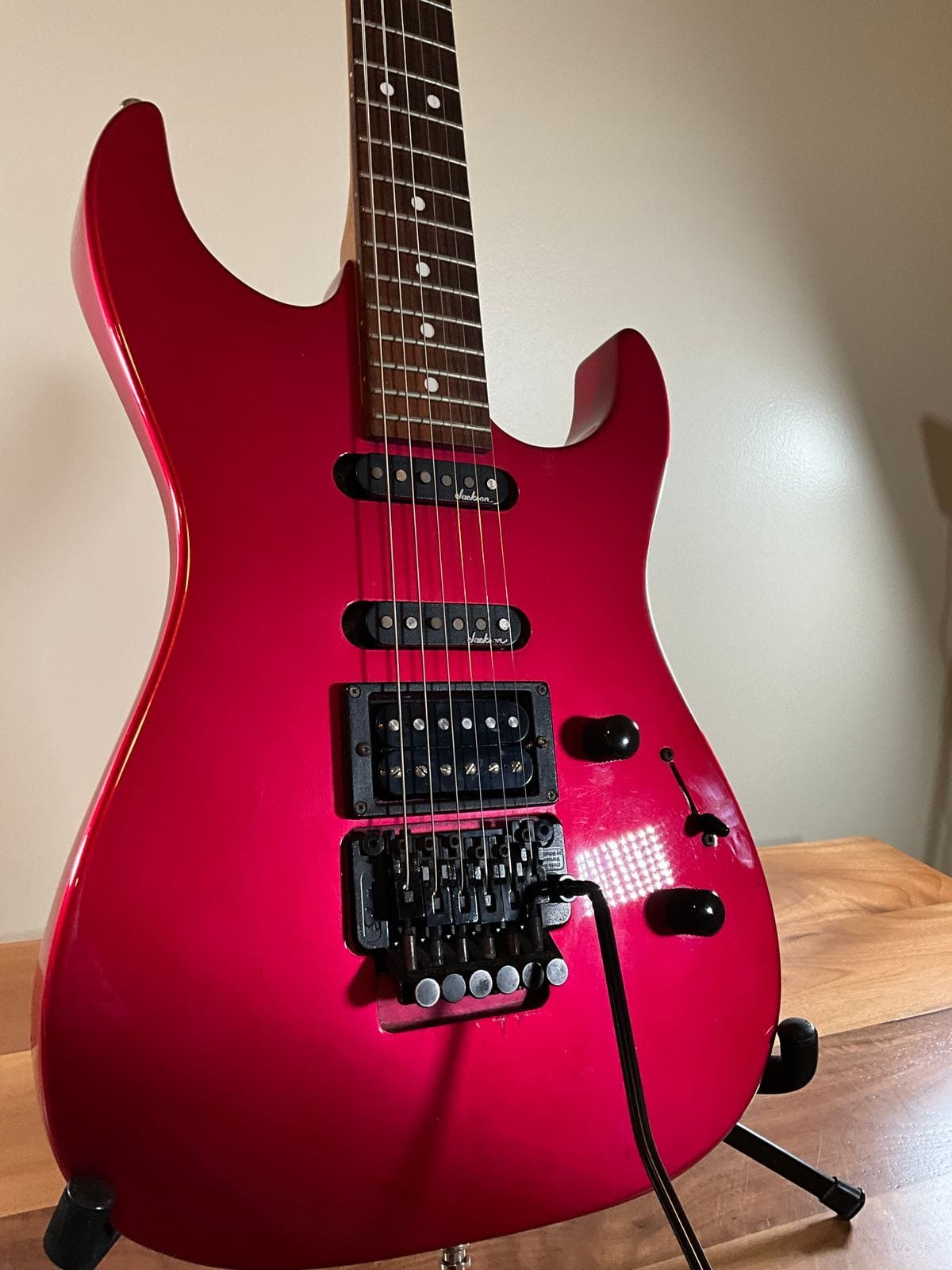 Charvel 375 Deluxe with Rosewood Fretboard 1989 - 1991 - Magenta - Image 2