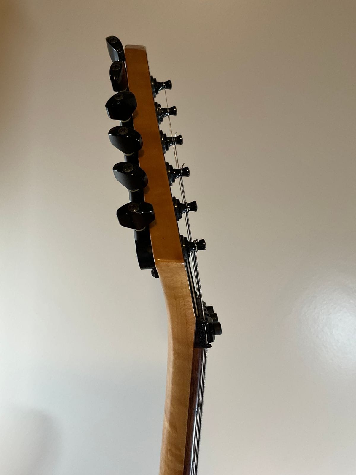 Charvel 375 Deluxe with Rosewood Fretboard 1989 - 1991 - Magenta - Image 9