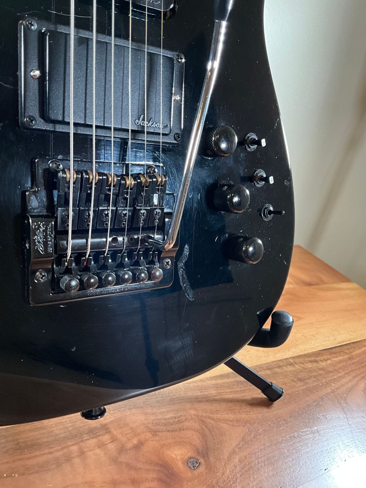 Charvel Model 4 HSS with Rosewood Fretboard 1986 - 1989 - Black - Image 2