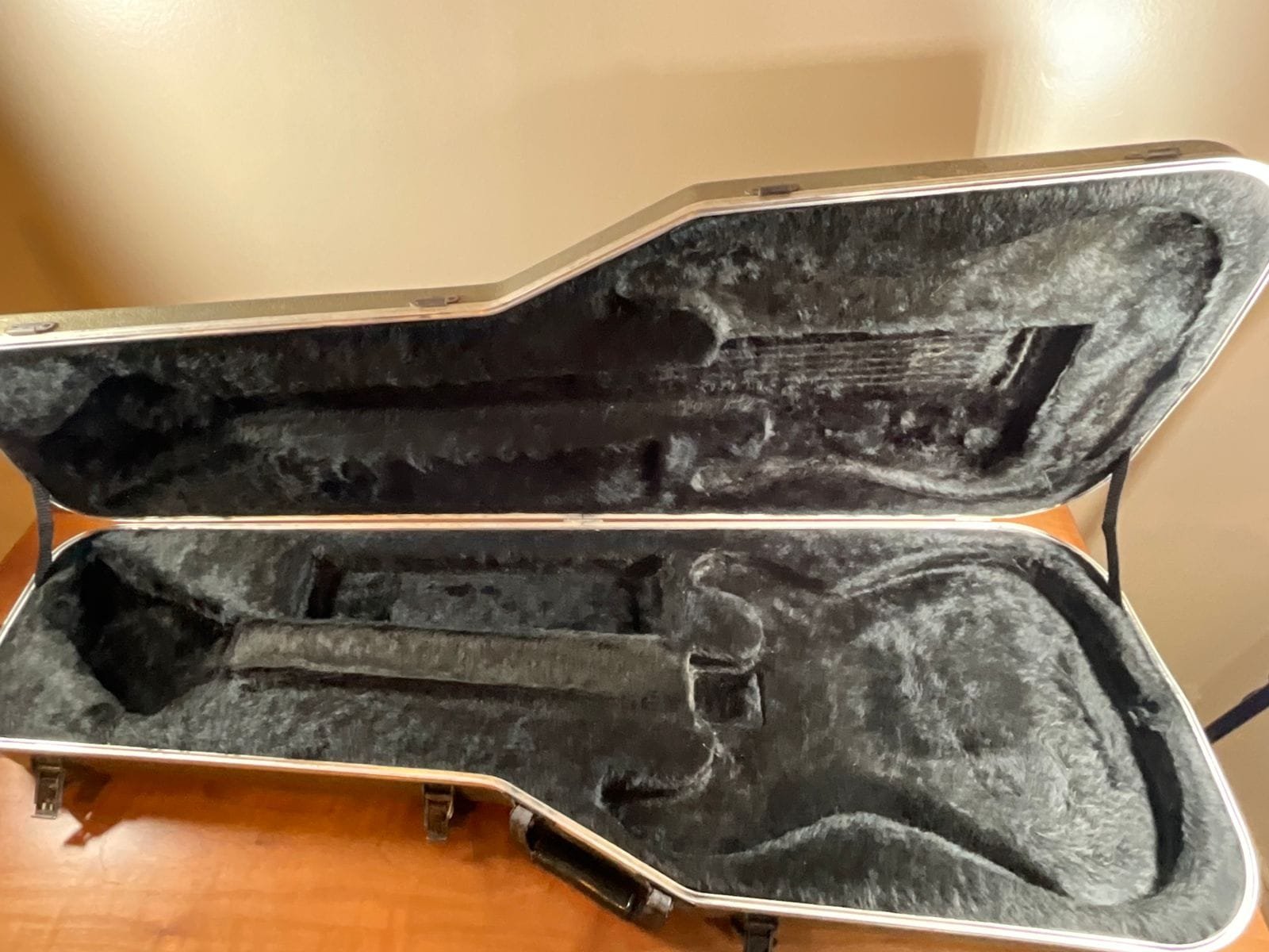 Charvel Model 4 HSS with Rosewood Fretboard 1986 - 1989 - Black - Image 15